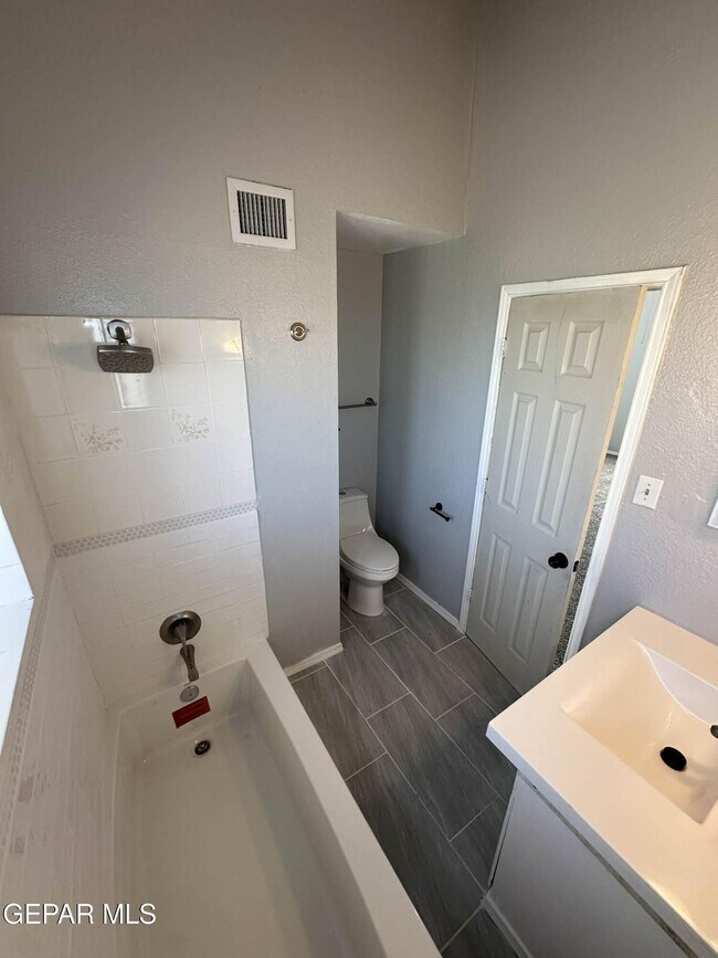 Building Photo - 11364 Crater Lake Ave