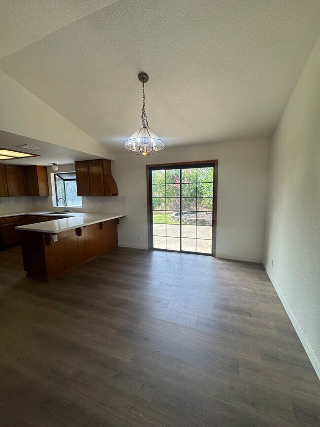 Building Photo - 2409 Candlewood Dr