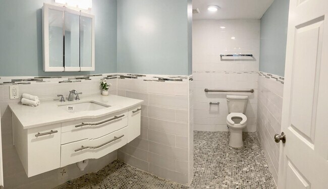 Building Photo - 205 8th St