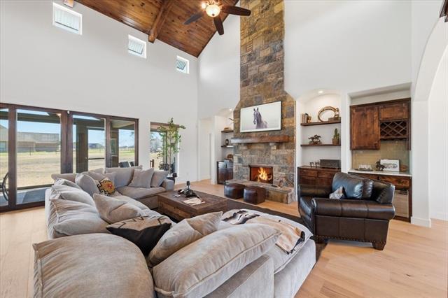 Building Photo - 570 S Point Ct