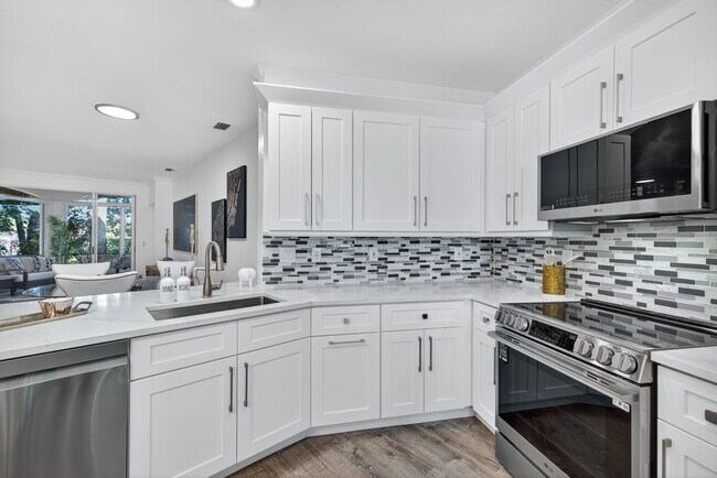 Building Photo - 8390 Excalibur Cir