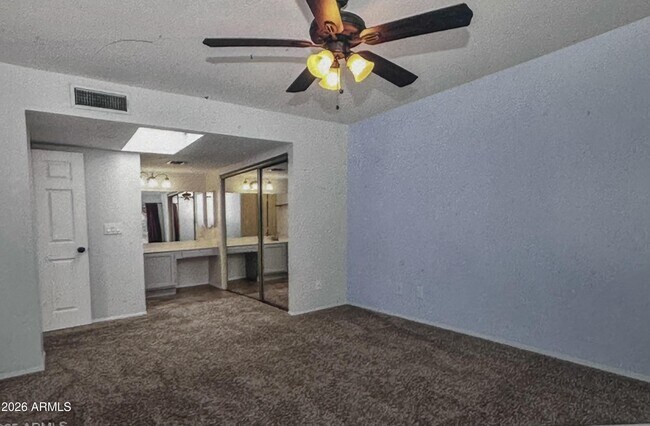 Building Photo - 33 E Beck Ln
