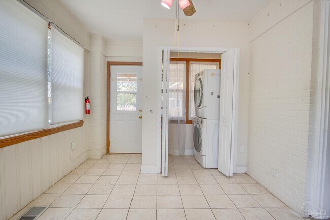 Building Photo - 1613 E Jordan St