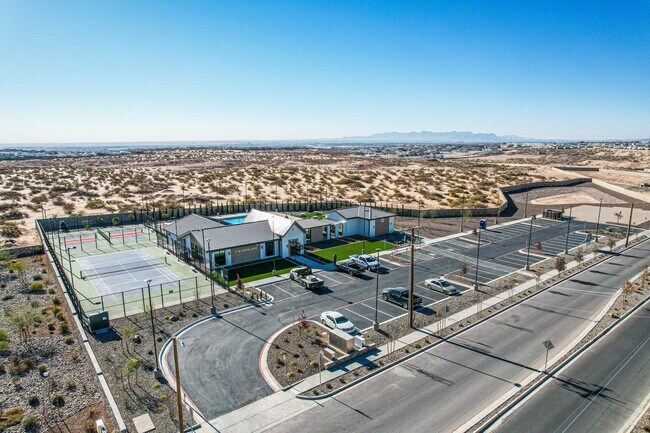 Building Photo - Beautiful East side House 4 bed-2.5 baths, part of The Overlook Casa Club that includes Swimming ...