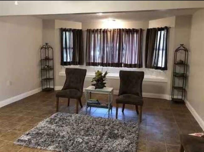 Building Photo - 145 Henna