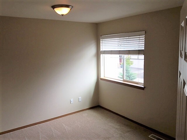 Building Photo - 1627 182nd St E