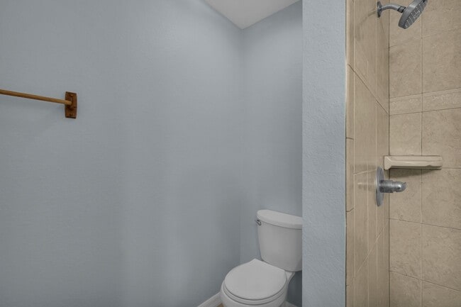 Building Photo - 3/2 Home In Silver Springs Shores