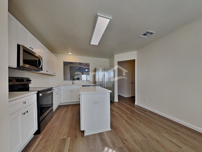 Building Photo - 7505 Fossil Lake Dr