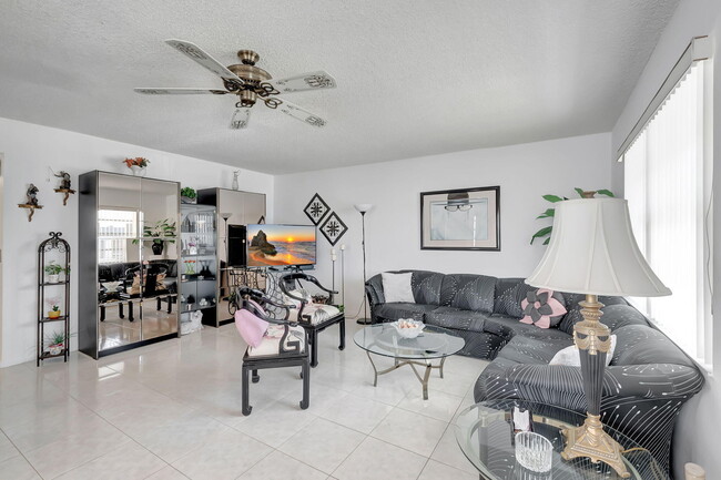 Building Photo - 129 Normandy Ln