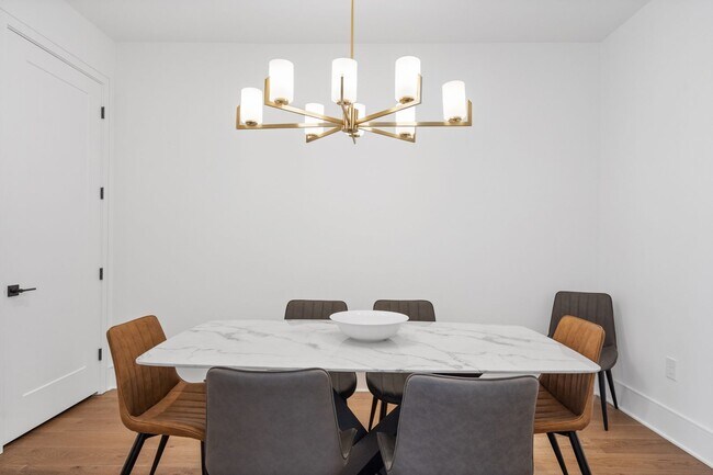 Building Photo - Premier Penthouse Suite at Seven 88 West Midtown-