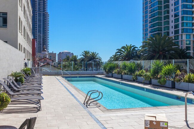 Building Photo - Little Italy Fully Furnished 1 Bedroom! Av...
