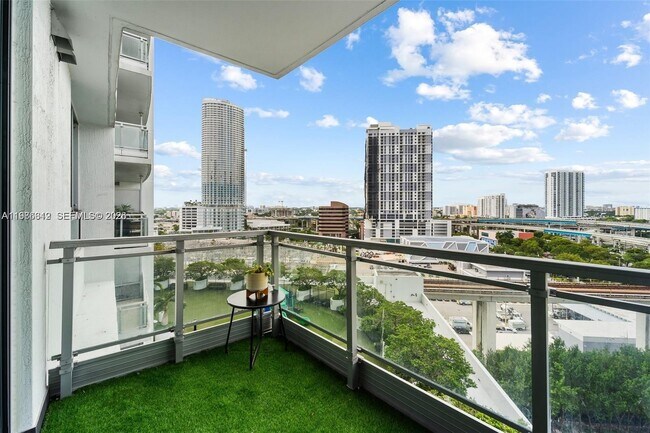 Building Photo - 90 SW 3rd St