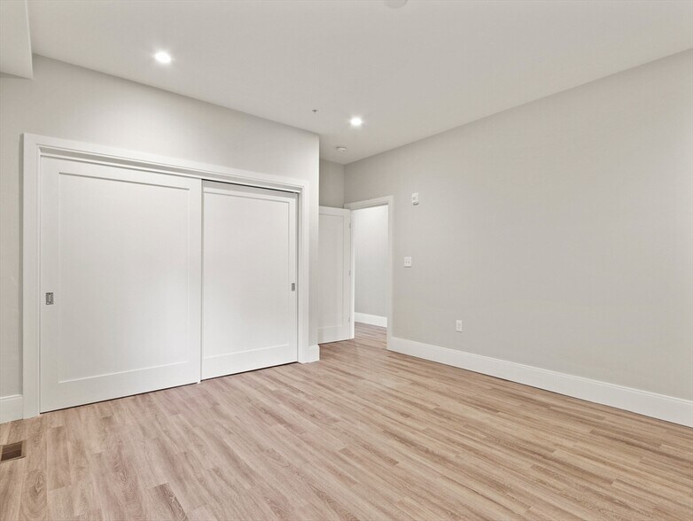 Building Photo - 27 Vinton St