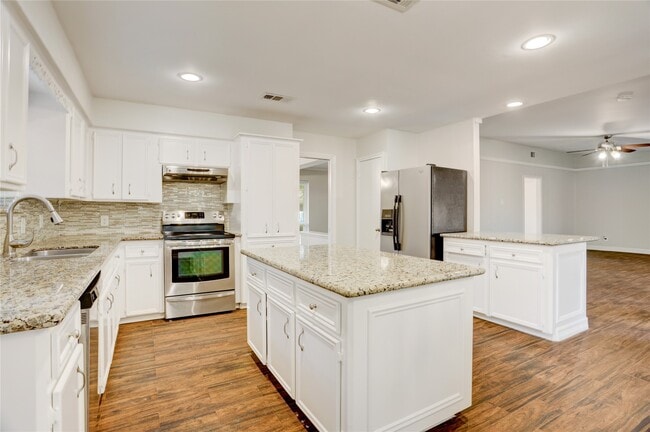 Building Photo - 5751 Creekbend Dr