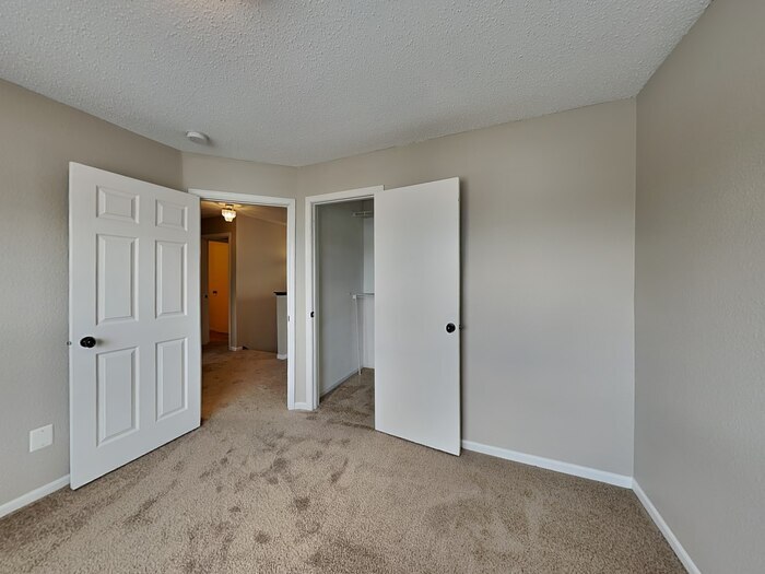 Building Photo - 10249 Draycott Ave