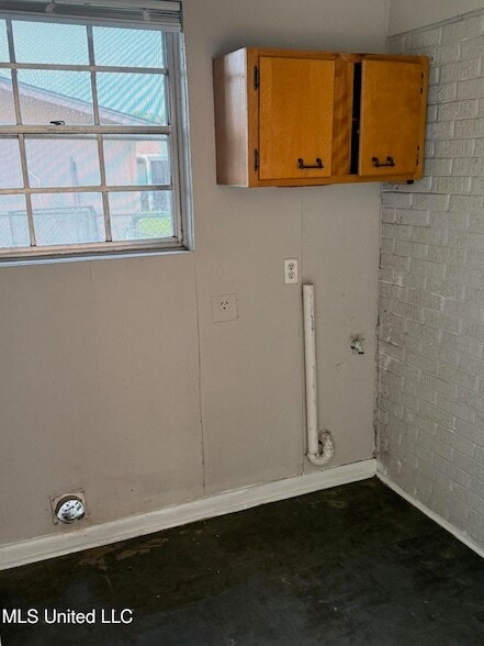 Building Photo - 609 Academy Dr