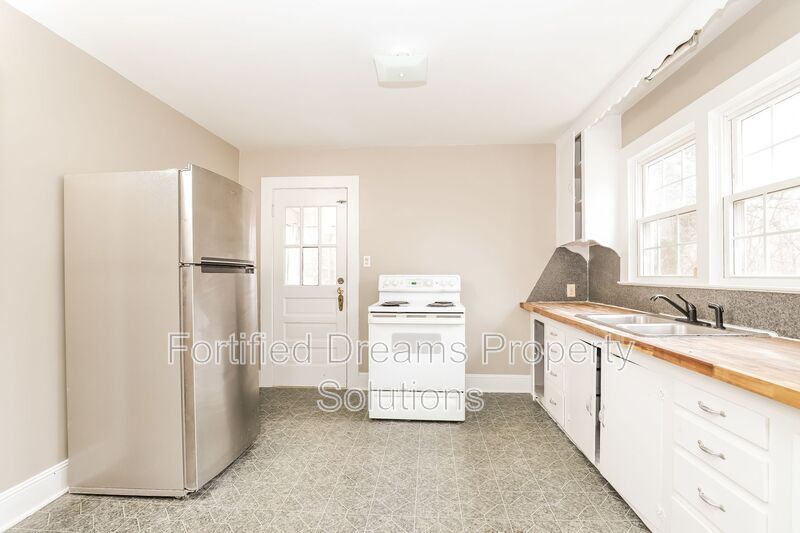 Building Photo - 1252 Brookwood Dr