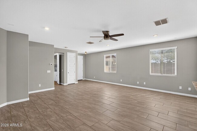 Building Photo - 261 Pinnacle Ridge Dr