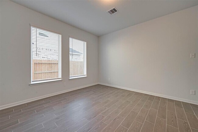 Building Photo - 939 Summer Vlg Wy