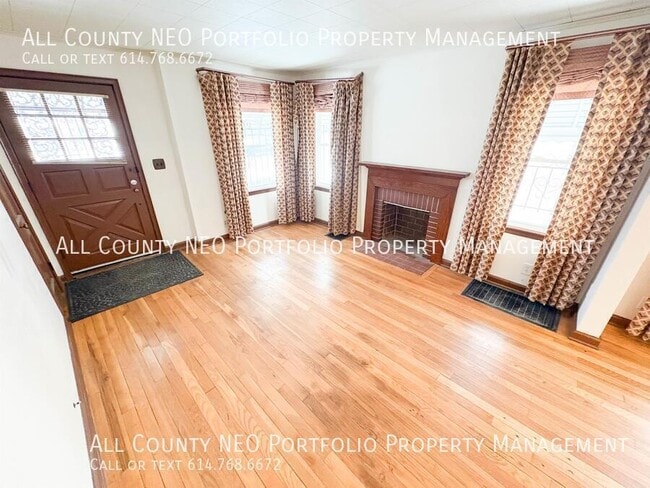 Building Photo - 1463 E Whittier St