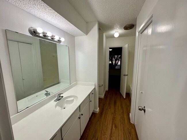 Building Photo - 629 McQueary St