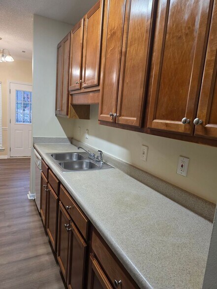 Building Photo - 213 Shenandoah Dr