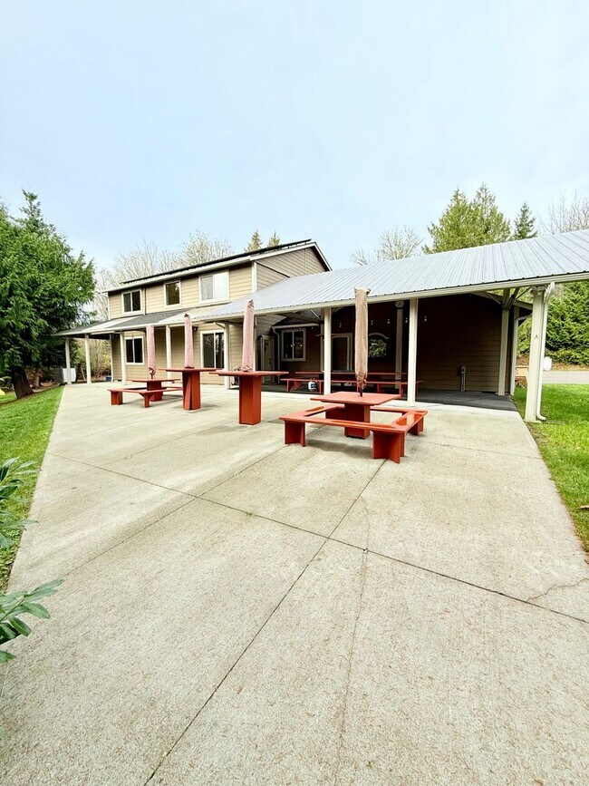 Building Photo - Beautiful house in Maple View Meadows.