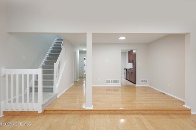 Building Photo - 24 Chestnut Way