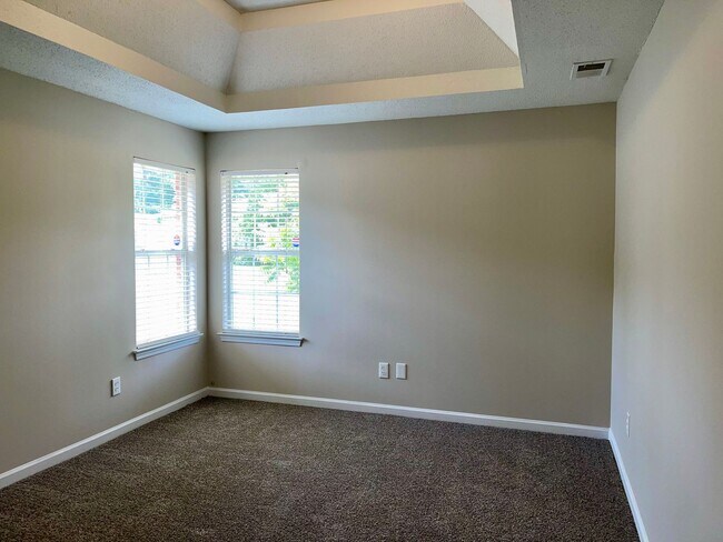 Building Photo - Updated, Spacious Brick Ranch in Great Neighbrorhood!