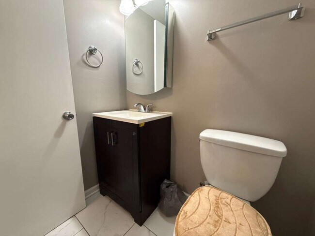 Building Photo - 1945 Hancock Dr