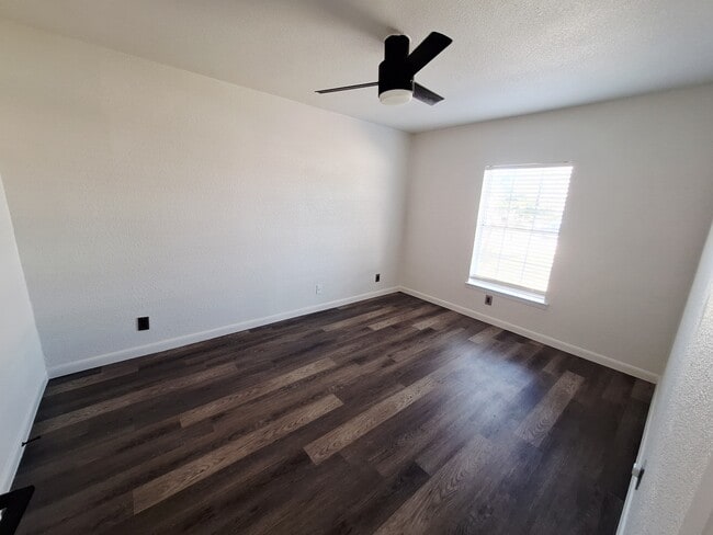 Building Photo - 1005 Ridgeline Dr