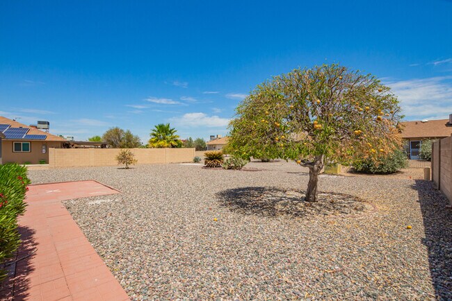 Building Photo - 17615 N Whispering Oaks Dr