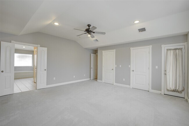 Building Photo - 5510 Blossom St