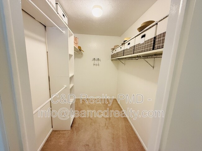 Building Photo - 8462 Glenbrook Dr