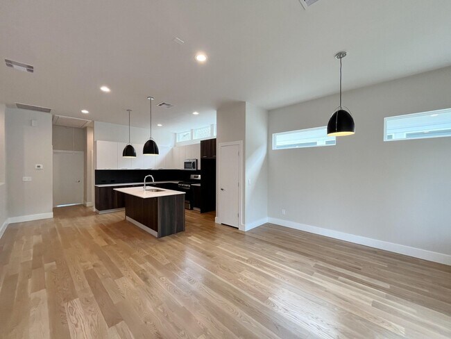 Building Photo - 5314 Suez St