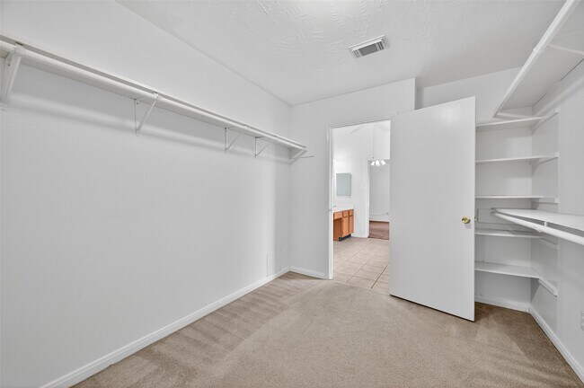Building Photo - 914 W Peach Hollow Cir