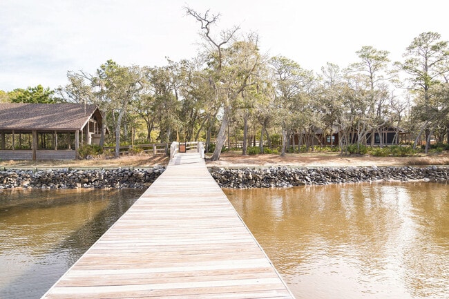Building Photo - 526 Camellia Ct