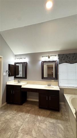 Building Photo - 3010 Bluewood Dr