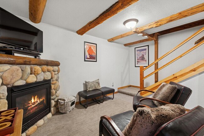 Building Photo - 4 bedroom  Whitefish River Cabin