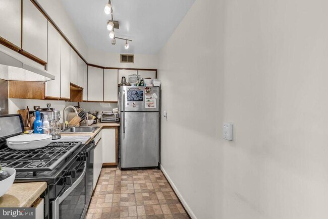 Building Photo - 3040 Pineview Ct NE