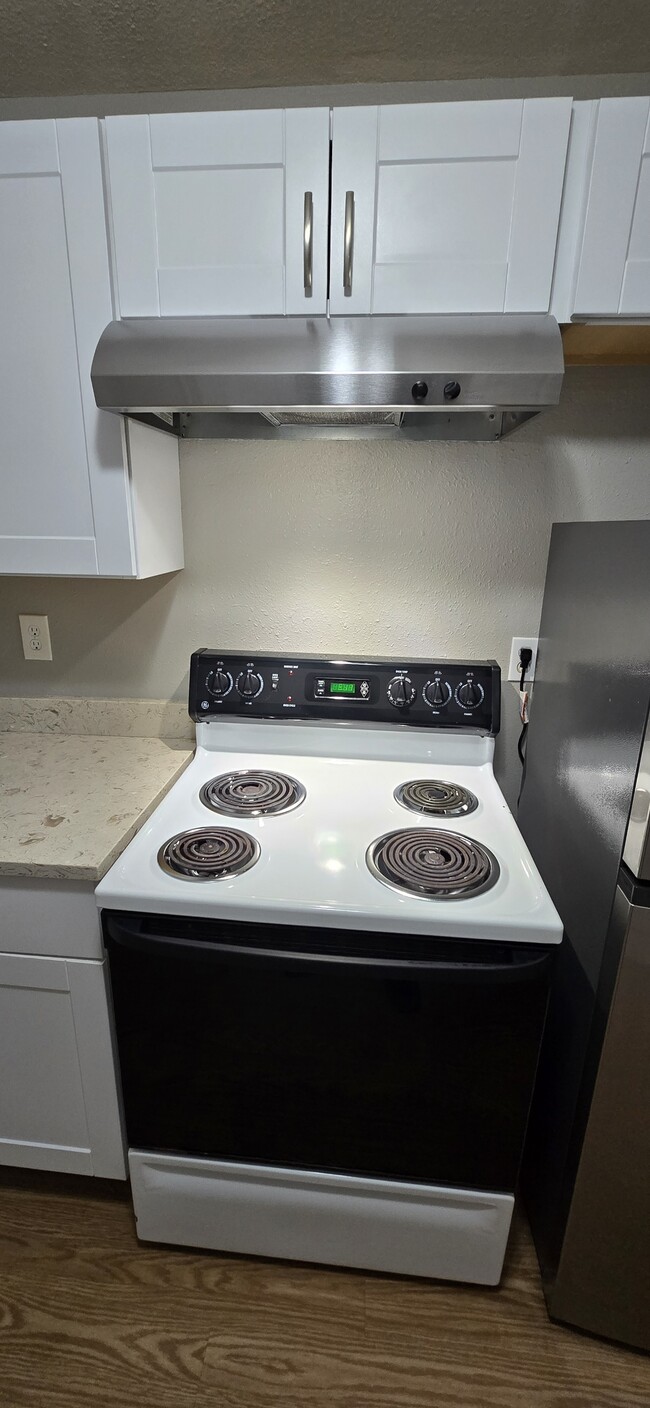 Building Photo - 9830 Southwest Lookout Terrace