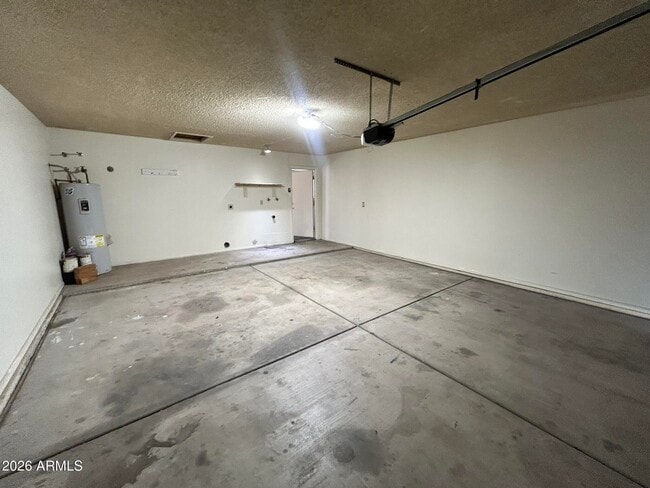 Building Photo - 3226 N Sycamore Pl