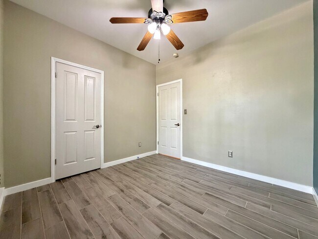 Building Photo - 12518 Zeller Ln
