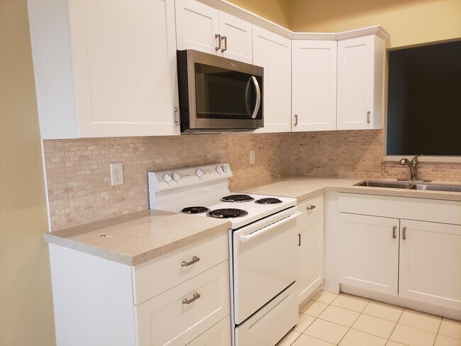 Building Photo - 10875 Lake Front Pl