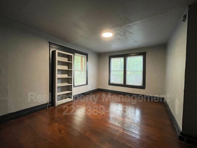 Building Photo - 3315 Weller Ave