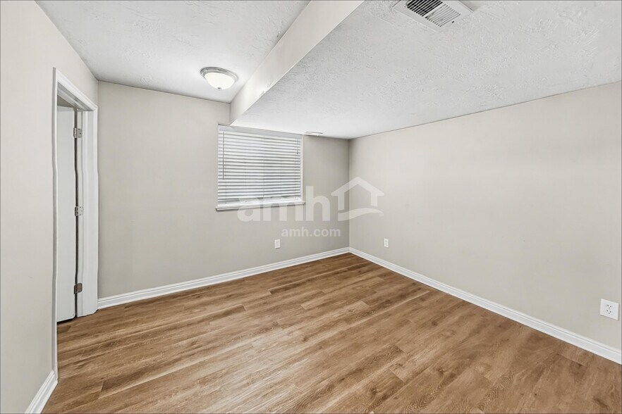 Building Photo - 4154 Westlake Dr