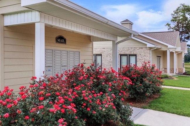 MARIANNA, ARKANSAS LIVING AT IT'S FINEST - Hicky Gardens