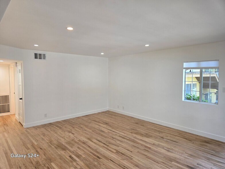 Building Photo - 1570 N Verdugo Rd