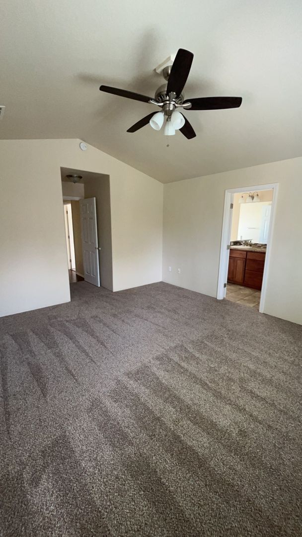 Building Photo - 3 Bedroom 2 Bath Home