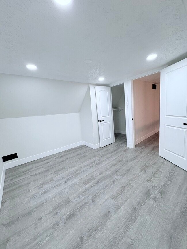 Building Photo - Charming 2 beds 1 baths in Columbus! Newly Renovated